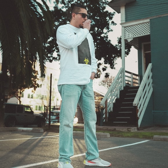 Meet your Posher, Luis - Picture 1 of 3